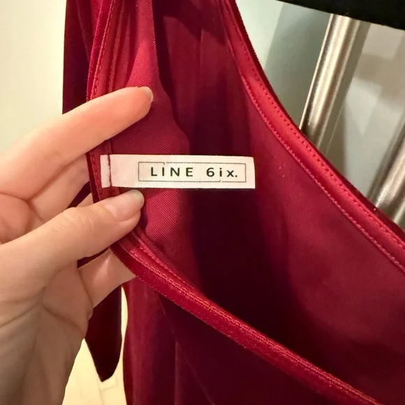 Elegant One-Shoulder Red Dress - Picture 3 of 3